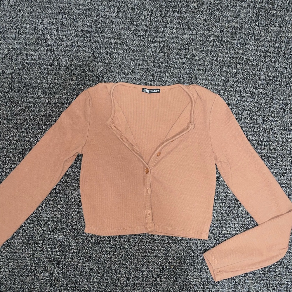 Zara cropped long sleeve button down top